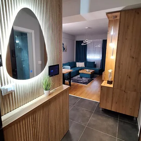 Gm 2 East Gate Lux Апартаменти *